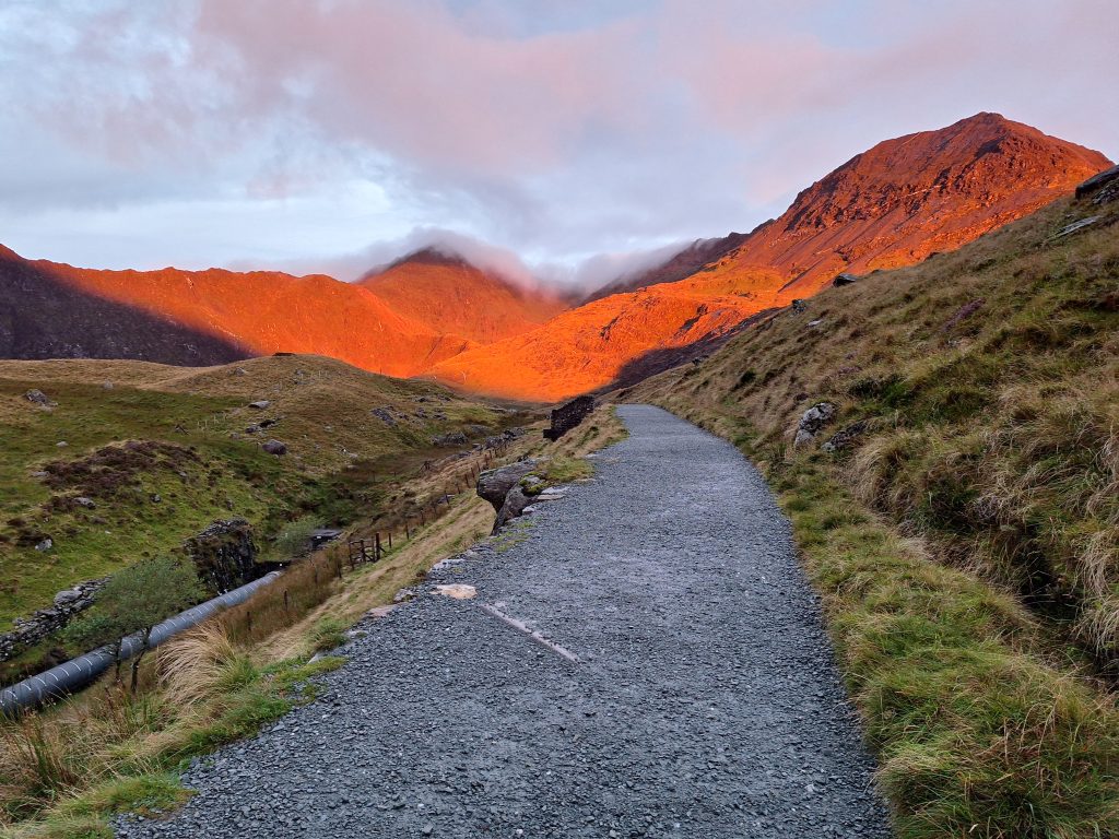 Watching to mountains turn into Mars!